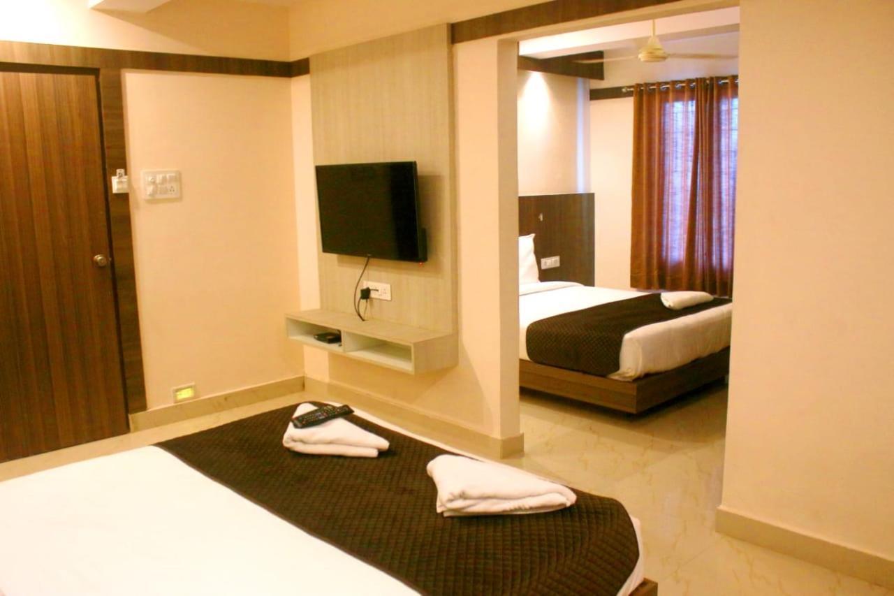 Hotel Sakura Inn Хосур Екстер'єр фото