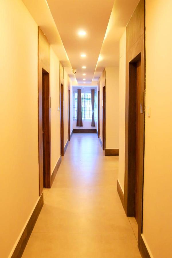 Hotel Sakura Inn Хосур Екстер'єр фото