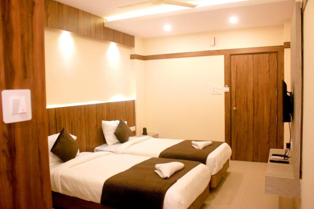 Hotel Sakura Inn Хосур Екстер'єр фото