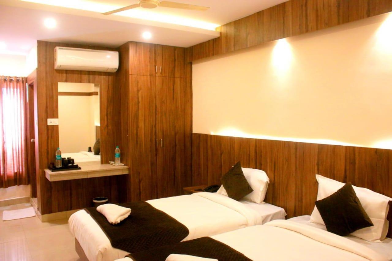 Hotel Sakura Inn Хосур Екстер'єр фото